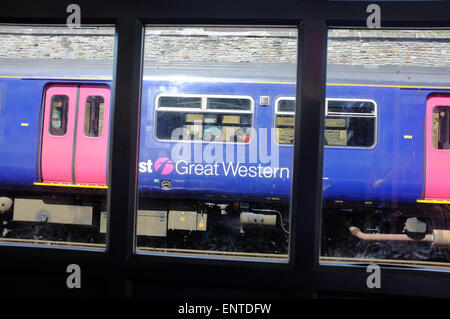 First Great Western-Diesel-Zug wartet am Clifton unten Bahnhof in Bristol. Stockfoto