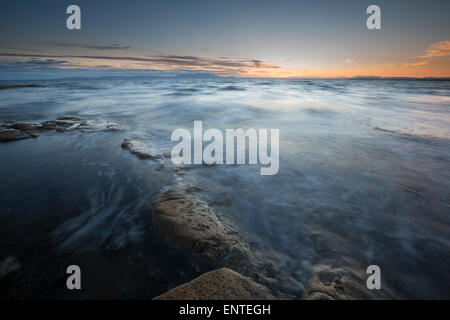 Sonnenuntergang am Strand Prestwick, Ayrshire, Schottland, UK bei Flut Stockfoto