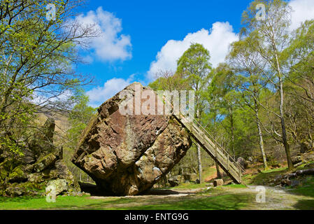 Die Bowder Stone im Borrowdale, Nationalpark Lake District, Cumbria, England UK Stockfoto