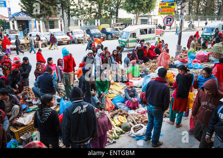 Belebten Straße Gemüsemarkt in neue Baneswar, Kathmandu, Nepal Stockfoto