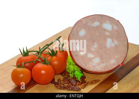 Italienische Mortadella Bologna mit Tomaten und Gemüse Stockfoto