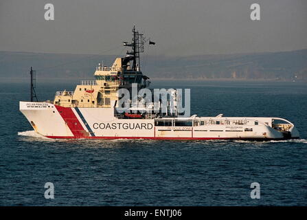 AJAXNETPHOTO. 2003. PLYMOUTH, ENGLAND. -MCA ETV - ANGLIAN PRINCESS, EIN 180 TONNE CHINESEN GEBAUT ZERREN AN DER UK MARITIME COASTGUARD AGENCY GECHARTERTEN AUF PATROUILLE VOR DER SÜDKÜSTE. EINE SCHWESTER-SCHIFF GING AUF DIE HILFE VON DER KANADISCHEN U-BOOT-CHICOUTIMI, DIE ON-BOARD-GROßBRAND IM ATLANTIK ERLITTEN. FOTO: JONATHAN EASTLAND/AJAX REF: TC4916 39 36 Stockfoto