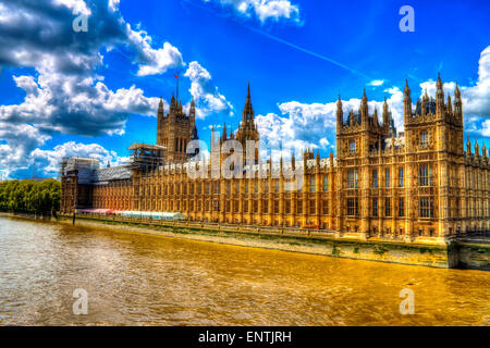 Häuser des Parlaments bei sonnigem Wetter. London, Vereinigtes Königreich. HDR. Stockfoto