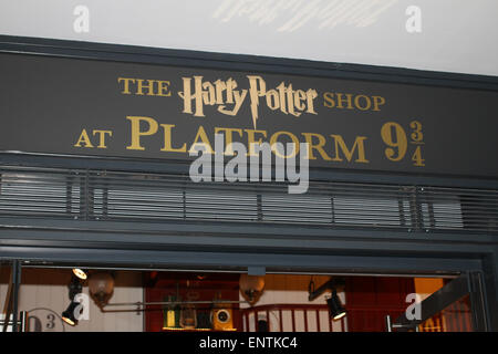 Gleis 9 3/4-Harry Potter-Souvenir-Shop in Kings Cross Station London UK Stockfoto