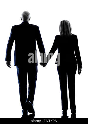eine kaukasische paar Senior Wandern Rückansicht Silhouette in Silhouette Studio isoliert auf weißem Hintergrund Stockfoto
