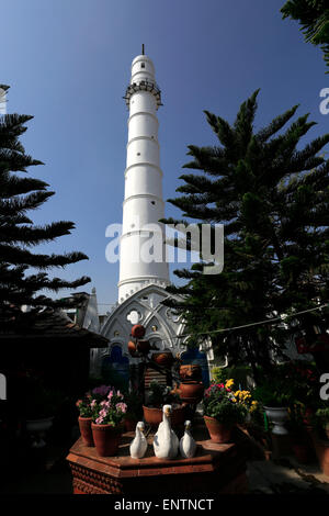 Der Bhimsen Turm oder Dharahara Tempel, Thamel Bezirks, alte Stadt, Stadt Kathmandu, Nepal, Asien. Stockfoto