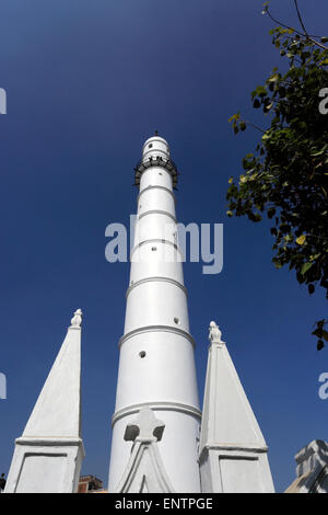 Der Bhimsen Turm oder Dharahara Tempel, Thamel Bezirks, alte Stadt, Stadt Kathmandu, Nepal, Asien. Stockfoto