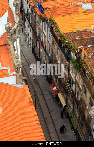 Alte Straße im Zentrum von Porto, Portugal Stockfoto