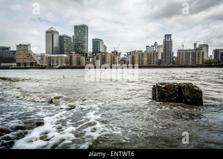 Ansicht von Canary Wharf, von der Südseite der Themse (Rotherhithe, Southwark, London). Stockfoto