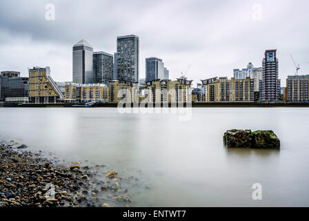 Ansicht von Canary Wharf, von der Südseite der Themse (Rotherhithe, Southwark, London). Stockfoto