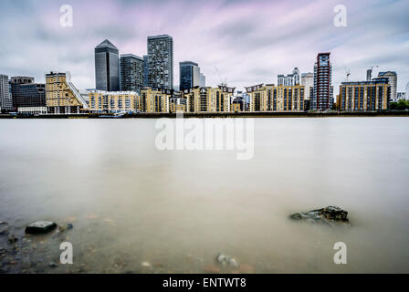 Ansicht von Canary Wharf, von der Südseite der Themse (Rotherhithe, Southwark, London). Stockfoto