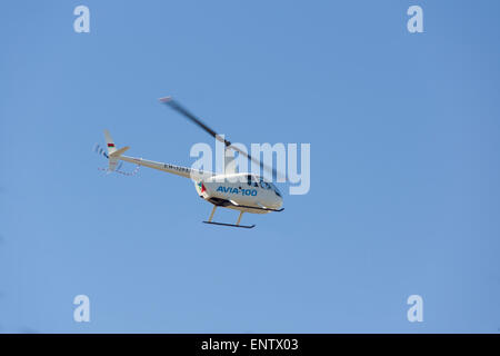 9. Mai 2015; Belarus, Borisov: Illustration Parade der Tag des Sieges in Borisov. Hubschrauber. Stockfoto