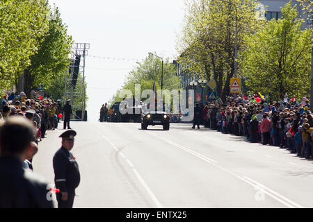 9. Mai 2015; Belarus, Borisov: Illustration Parade der Tag des Sieges in Borisov. Menschen gehen für die Parade zu Ehren des Tag des Sieges. Stockfoto