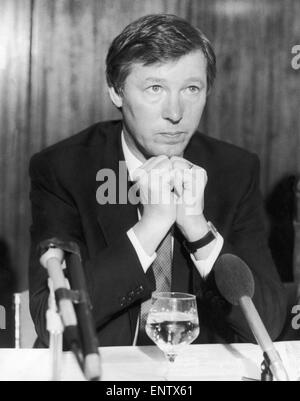 Neue Manchester United-Trainer Alex Ferguson auf einer Pressekonferenz nach der Übernahme als Manager. 6. November 1986. Stockfoto