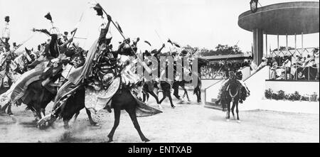 Royal Tours. Die Königin und der Herzog von Edinburgh zu sehen 7000 Stammesangehörige aus Nordnigeria auf arabischen Pferden erklingt in Kaduna. 3. Februar 1956. Stockfoto