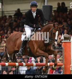 Badminton, South Gloucestershire, UK. 10. Mai 2015. Mitsubishi Motors Badminton Horse Trials, Tag 4 von 4 - William Fox Pitt (GBR) Reiten Chili Morgen während der Show Jumping Phase Credit: Action Plus Sport/Alamy Live News Stockfoto