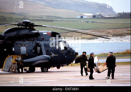 Sumburgh Hubschrauberabsturz. Teile des Hubschraubers von dem Absturz erholt. November 1986. Am 6. November 1986 stürzte ein Boeing 234LR Chinook-Hubschrauber 2,5 mi (4,0 km) nordöstlich des Flughafens. Nur zwei Menschen überlebten mit 45 Todesopfer. Stockfoto