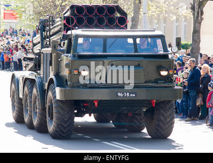 9. Mai 2015; Belarus, Borisov: Illustration Parade der Tag des Sieges in Borisov. Bewegung von militärischer Ausrüstung. Stockfoto