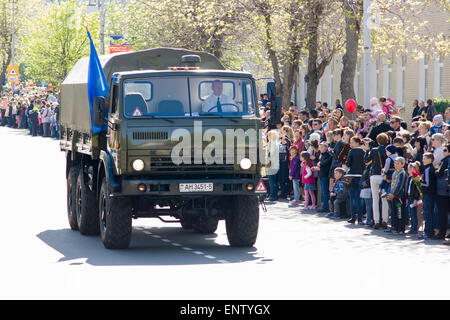 9. Mai 2015; Belarus, Borisov: Illustration Parade der Tag des Sieges in Borisov. Bewegung von militärischer Ausrüstung. Stockfoto