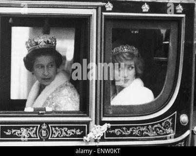 Die Königin und Prinzessin Diana auf dem Weg zu der Parlamentseröffnung. 4. November 1982. Stockfoto