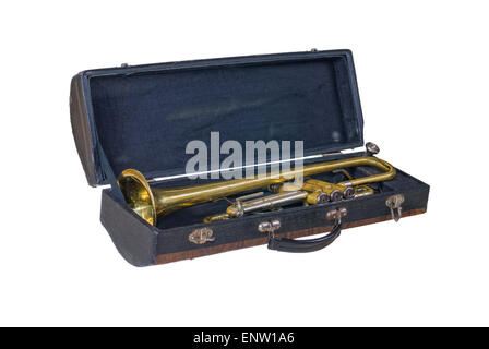 Bei einem alten Trompete isoliert auf weißem Hintergrund. Stockfoto