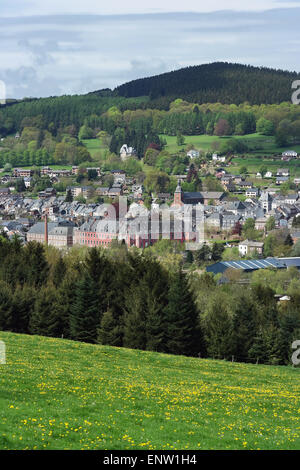 Panorama auf die belgische Stadt Stavelot in den Ardennen Stockfoto
