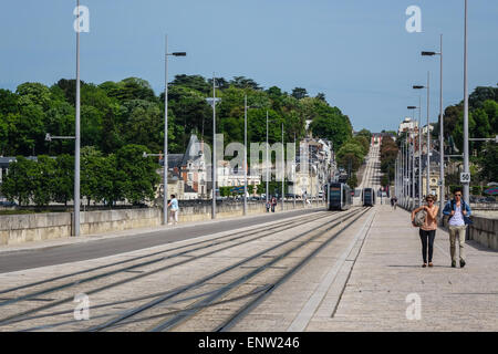 Straßenbahn und Straßenbahnen in Tours, Frankreich Stockfoto