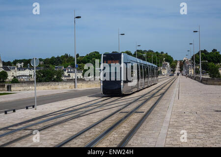 Straßenbahn und Straßenbahnen in Tours, Frankreich Stockfoto