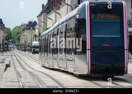 Straßenbahn und Straßenbahnen in Tours, Frankreich Stockfoto