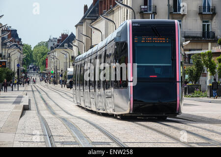 Straßenbahn und Straßenbahnen in Tours, Frankreich Stockfoto