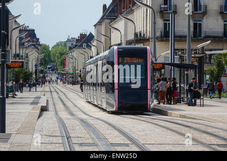 Straßenbahn und Straßenbahnen in Tours, Frankreich Stockfoto