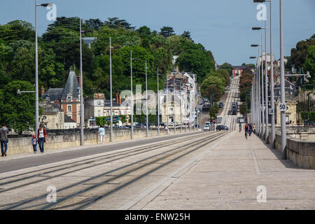 Straßenbahn und Straßenbahnen in Tours, Frankreich Stockfoto