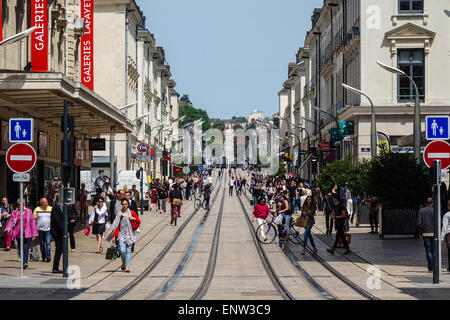 Straßenbahn und Straßenbahnen in Tours, Frankreich Stockfoto