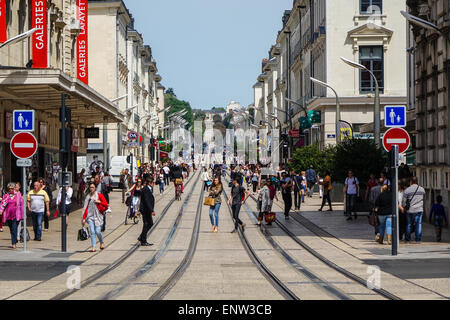 Straßenbahn und Straßenbahnen in Tours, Frankreich Stockfoto