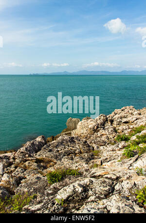 Blick von den Felsen der Küste. Koh Samui, Thailand Stockfoto