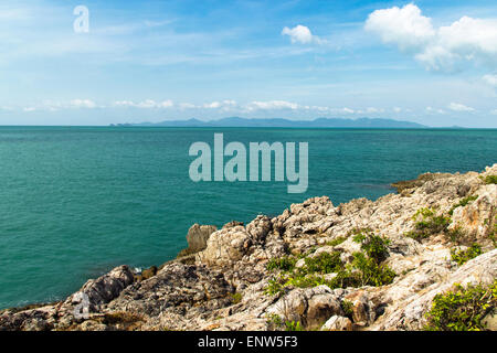 Blick von den Felsen von der wunderschönen Küste. Koh Samui, Thailand Stockfoto