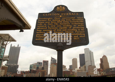 Pittsburgh, PA, USA - 5. Mai 2015: Marker für Clinton Ofen Website Monogahela Fluss entlang. Stockfoto