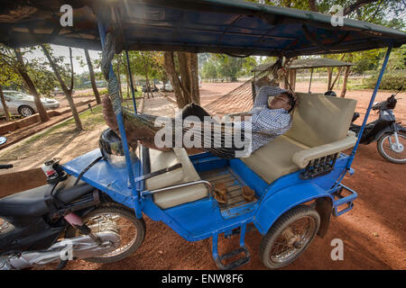 schlafen Tuk-Tuk-Fahrer in Angkor Wat in Siem Reap, Kambodscha Stockfoto