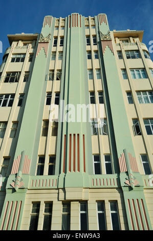 Linien und Details der traditionellen Gebäude im Art-Deco-Stil Surrey Villen, Apartments, Durban, Südafrika Stockfoto