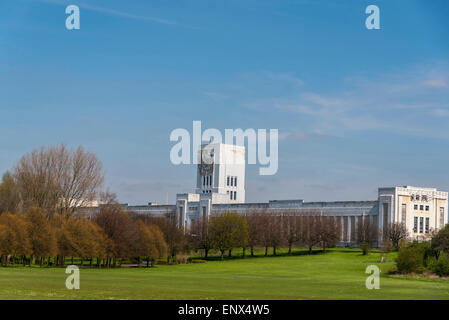 Ehemalige Littlewoods Pools Gebäude in Edge Hill Leber [Pool gesehen aus dem Botanischen Garten. Art-Deco- Stockfoto