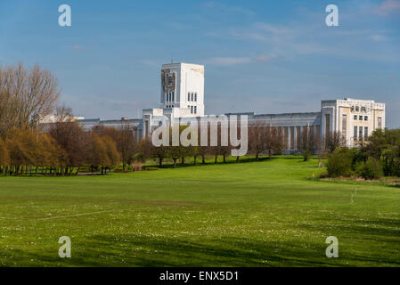 Ehemalige Littlewoods Pools Gebäude in Edge Hill Leber [Pool gesehen aus dem Botanischen Garten. Art-Deco- Stockfoto