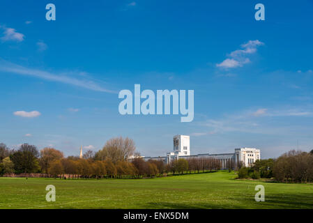 Ehemalige Littlewoods Pools Gebäude in Edge Hill Leber [Pool gesehen aus dem Botanischen Garten. Art-Deco- Stockfoto