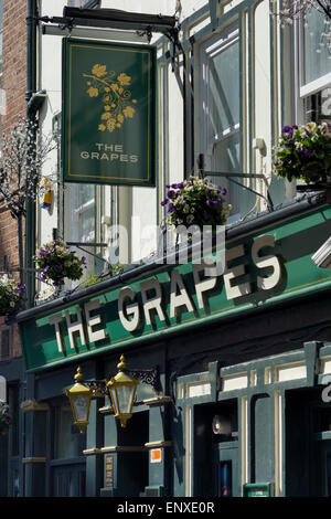 Die Trauben-Wirtshaus in Matthew Street, Liverpool befindet sich gegenüber der ursprünglichen Cavern Club Welt berühmt gemacht von den Beatles Stockfoto