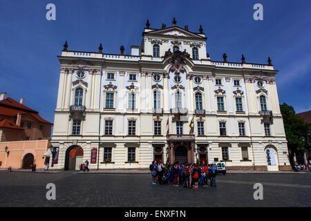 Der Erzbischofspalast in Prag Hradcany Bezirk Hradcanske Namesti Platz Stockfoto