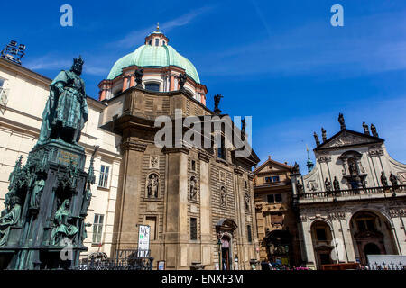 Statue Karl IV. Auf dem Kreuzritterplatz Prag Stockfoto