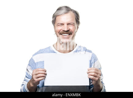 reifer Mann hält eine leere Plakatwand isoliert Stockfoto