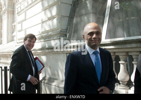 Westminster London, UK. 12. Mai 2015. Neue Kultur Sekretär John Whittingdale (L) und Wirtschaftsminister Sajid Javis(R) kam in der Downing Street für die ersten Kabinettssitzung seit die Umbildung nach dem konservativen Wahlsieg Credit Partei: Amer Ghazzal/Alamy Live-Nachrichten Stockfoto