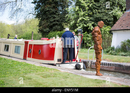 Antony Gormley LAND Bildhauerei an Lengthsmans Hütte, Lowsonford in der Nähe von Henley in Arden, Warwickshire Stockfoto