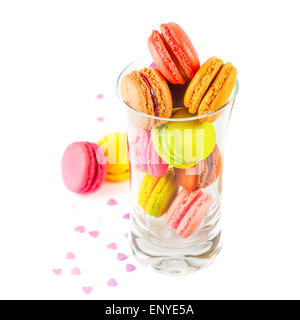 französische bunten Macarons in einem Glas Stockfoto