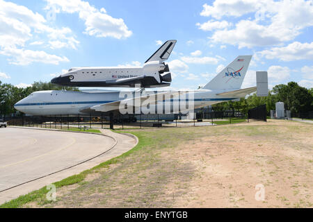 Space Shuttle Unabhängigkeit Replik sitzt jetzt auf der Boeing 747, ein Shuttle Trägerflugzeug im Space Center Houston, Texas, USA. Stockfoto